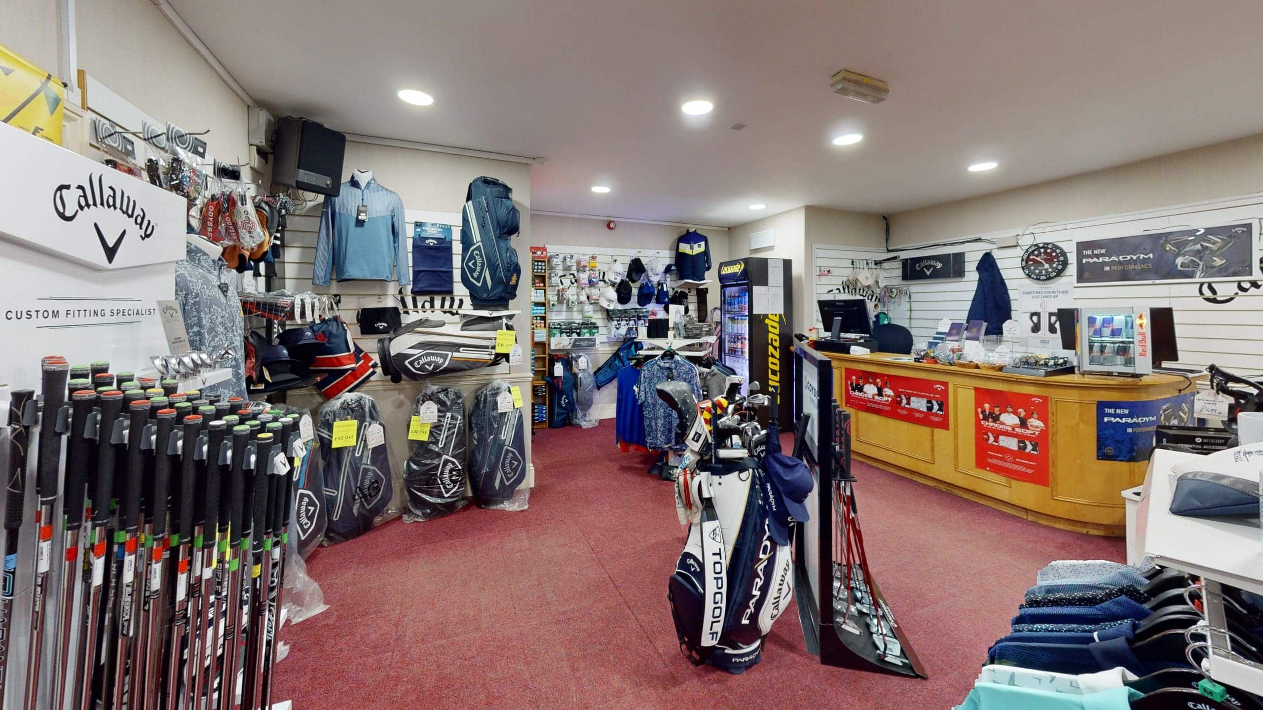 Wide shot of the golf pro shop